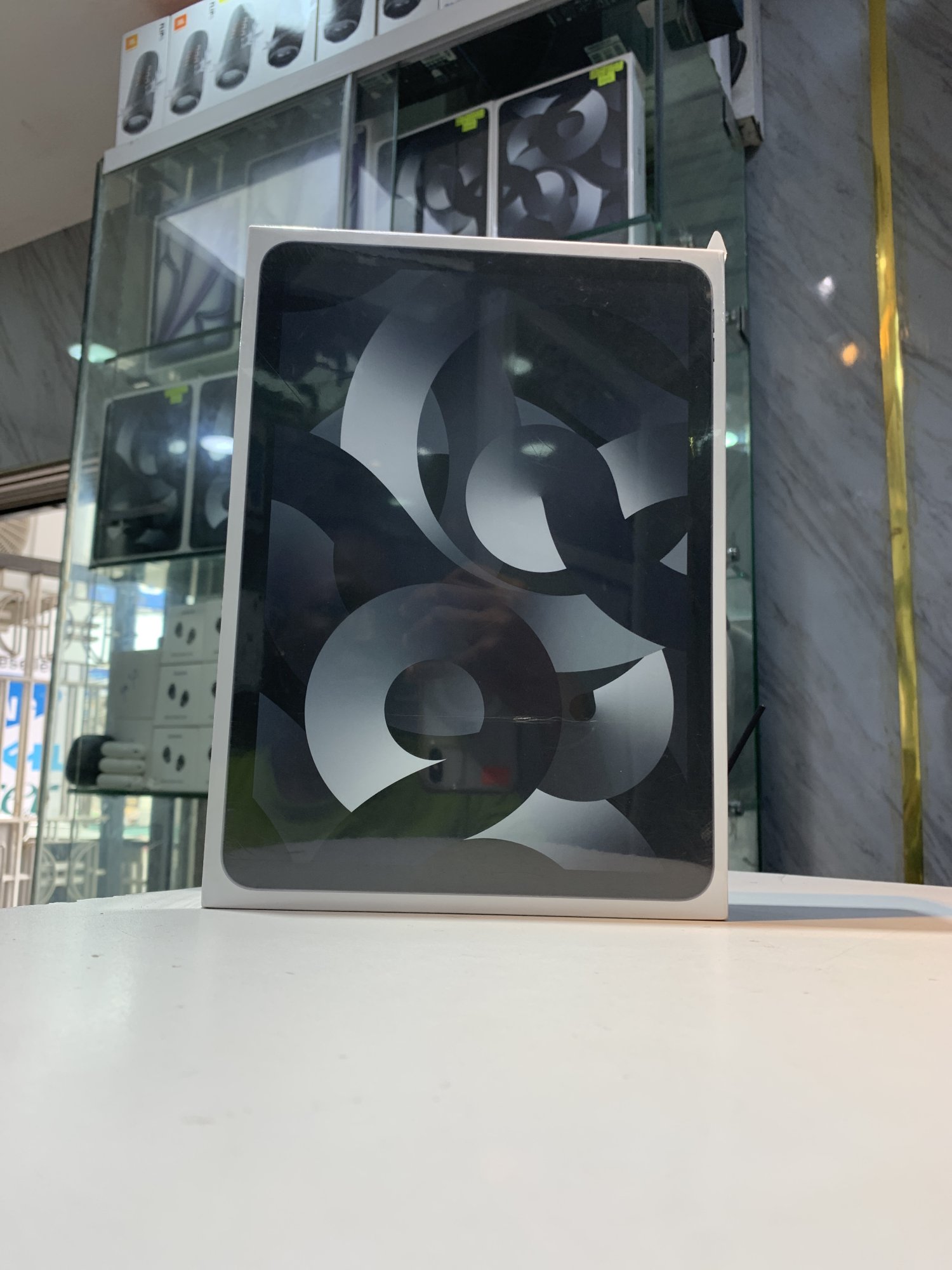 iPad Air (5th Gen) Wi-Fi + LTE  64Gb