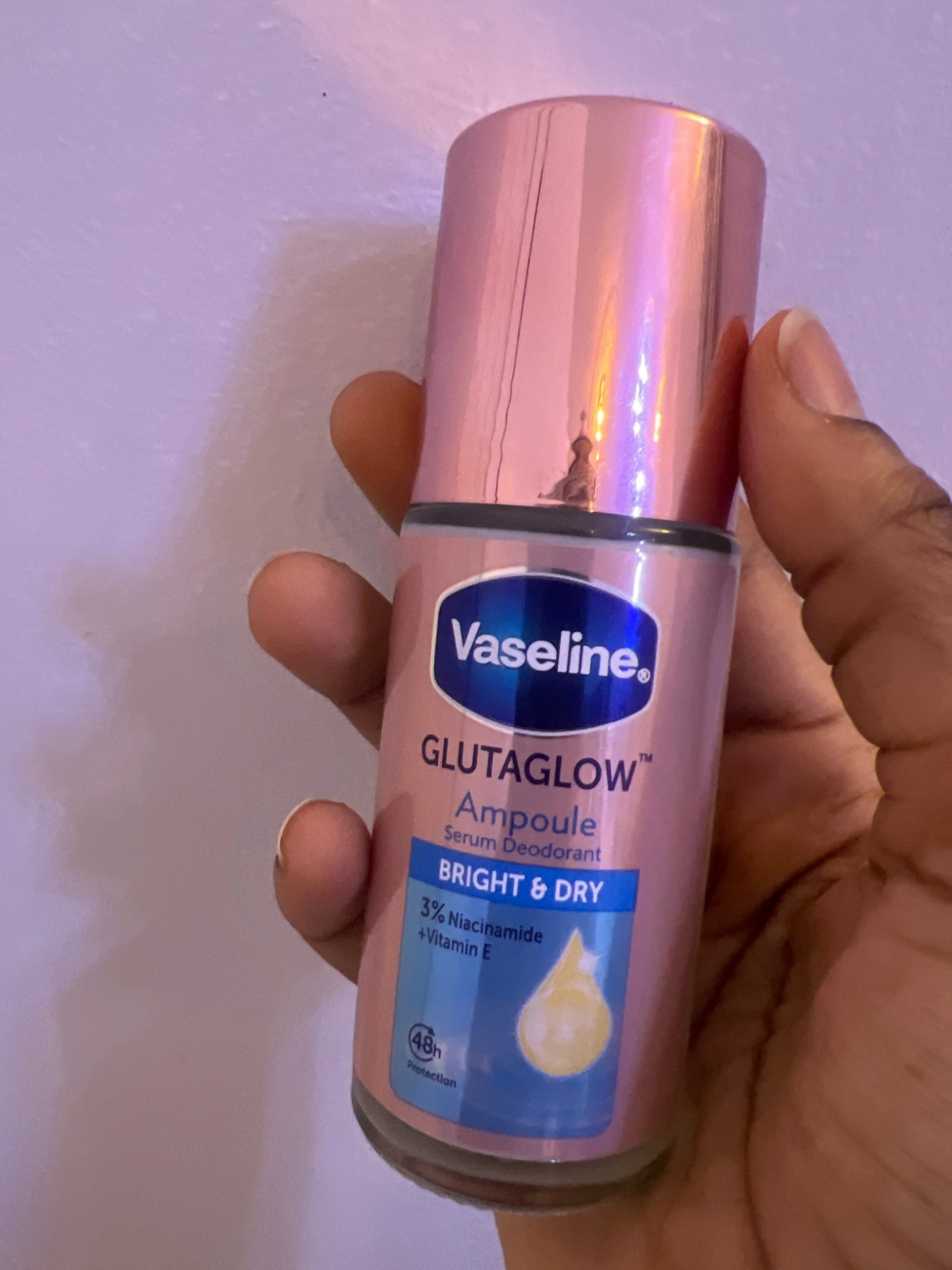 VASELINE GLUTAGLOW AMPOULE ROLL-ON