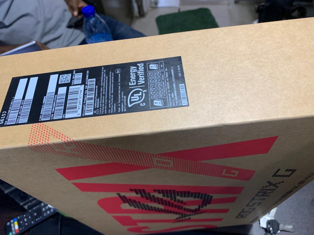 ASUS ROG STRIX G615J.