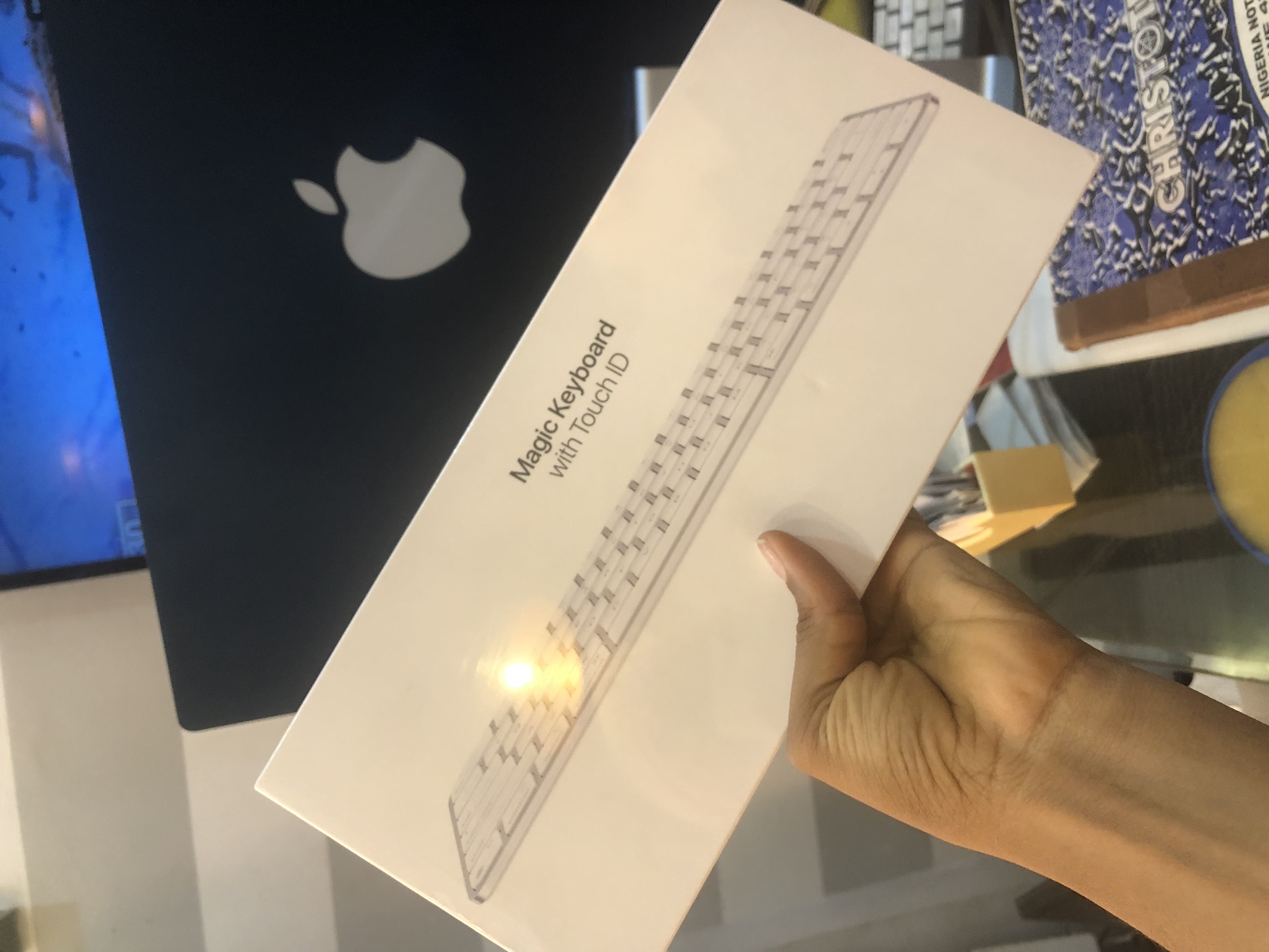 NEW NO BOX MAGIC KEYBOARD WITH TOUCH-ID