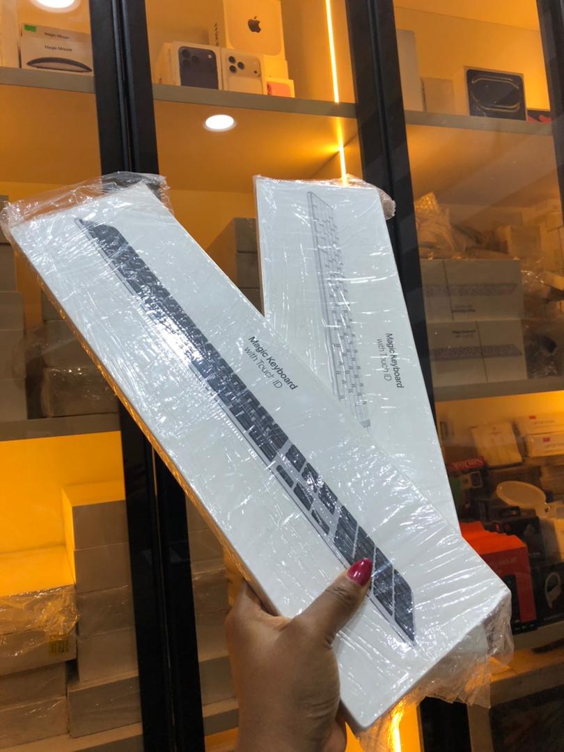 LONG MAGIC KEYBOARD +TOUCH ID