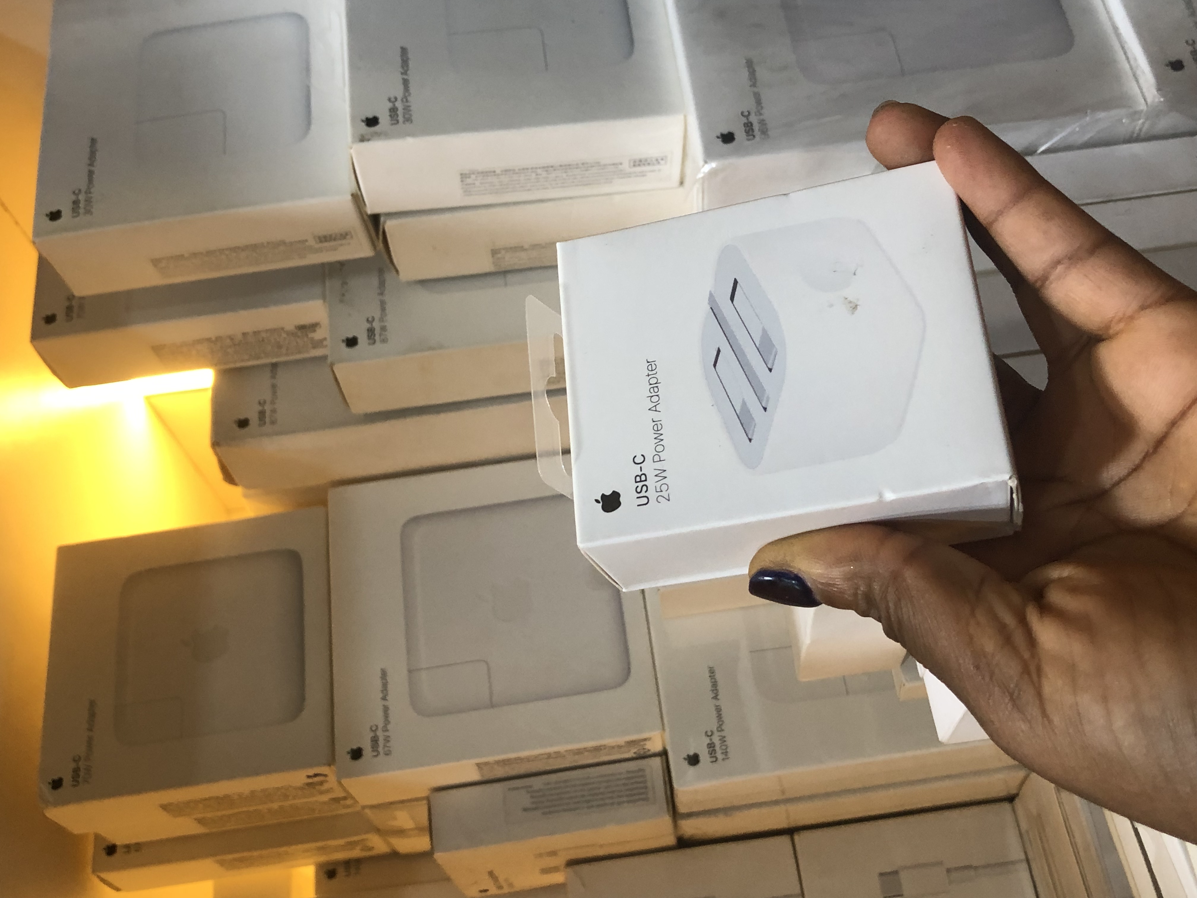 USB-C 25W POWER ADAPTER