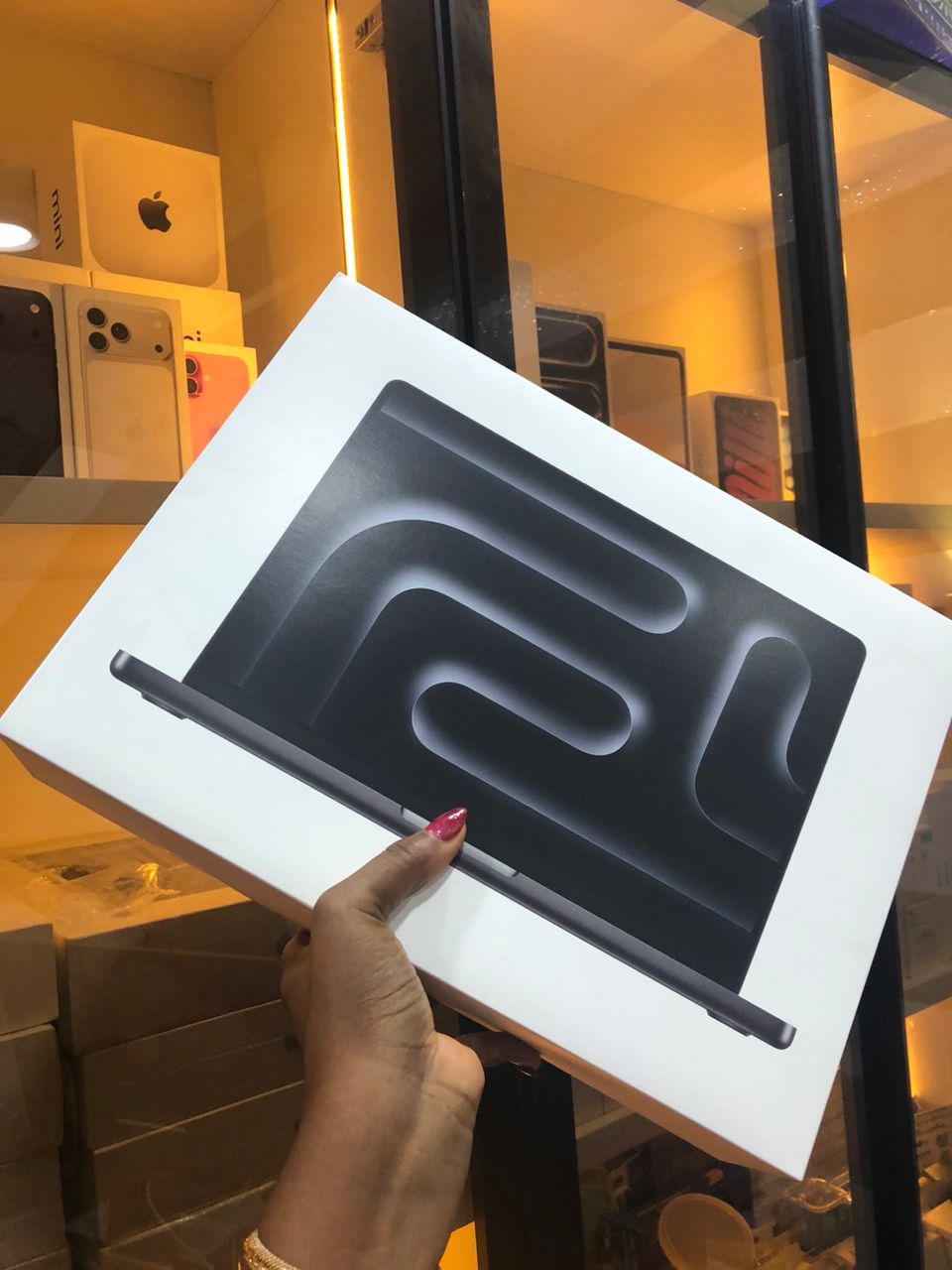 OPEN BOX MACBOOK PRO M3 PRO CHIP 18GB/512GB 14"