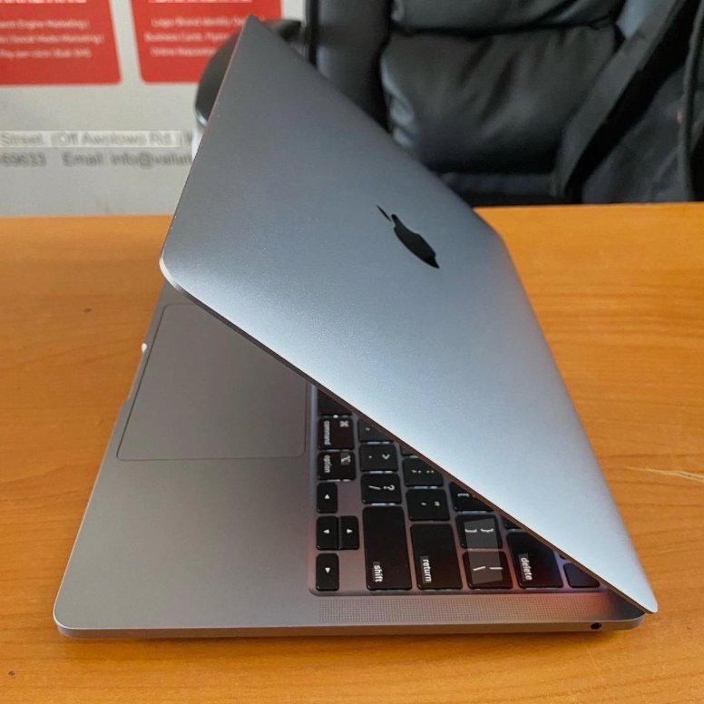 USED MACBOOK PRO CORE i5 2017 8GB/256GB